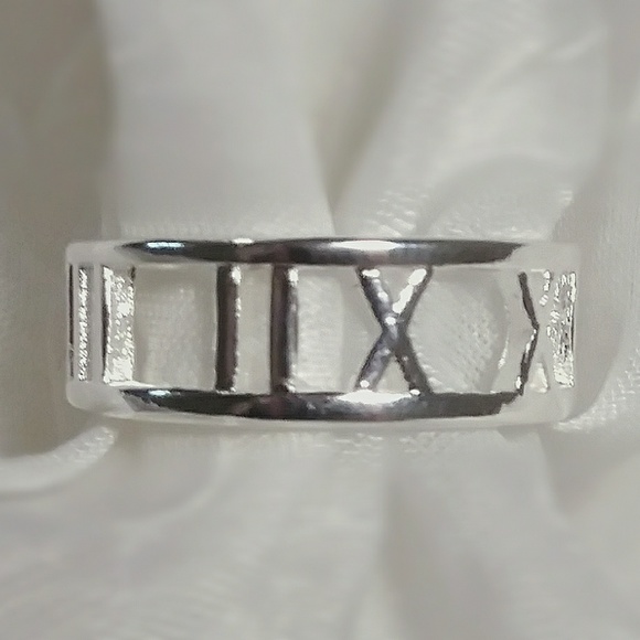Size 8 .925 Roman Numerals Ring - Picture 1 of 4